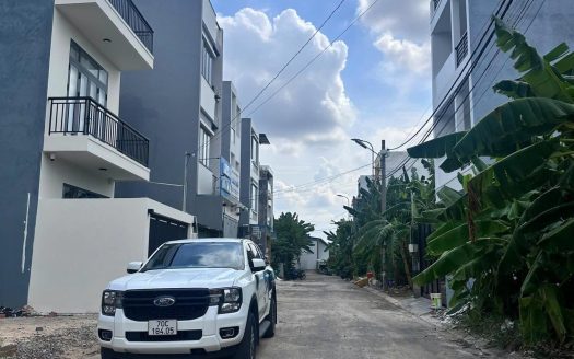 Bán nhanh nền nhà 2MT đường nhựa 10m, đối diện dự án Đông Tăng Long